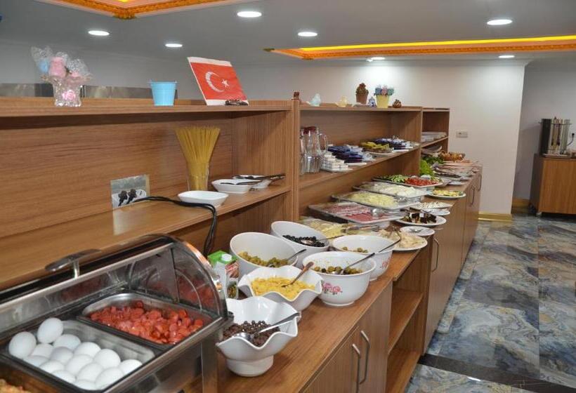 Camera Tripla Standard, Marka