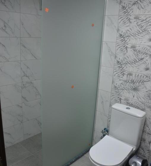 Camera Tripla Deluxe, Marka