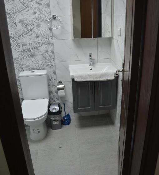 Camera Tripla Deluxe, Marka