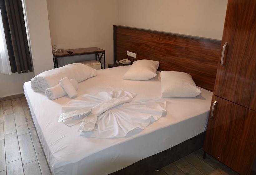 Camera Standard, Marka