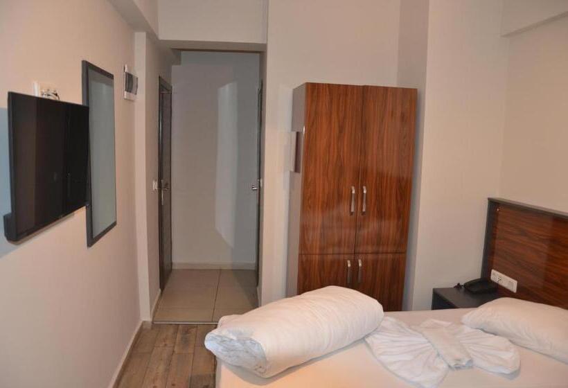 Camera Standard, Marka