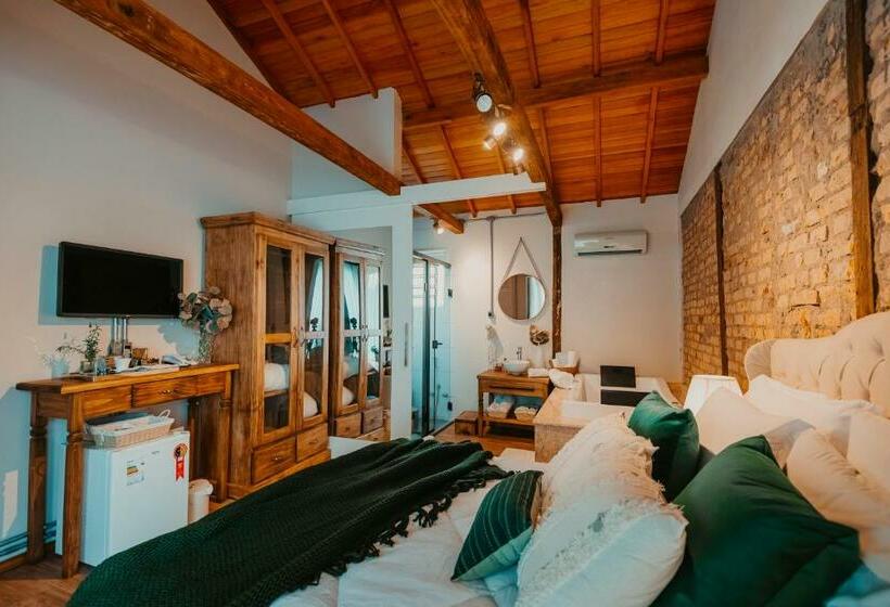 자쿠지 스위트, Petropolis