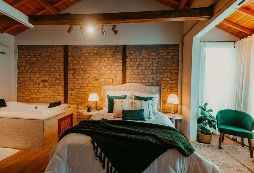 자쿠지 스위트, Petropolis