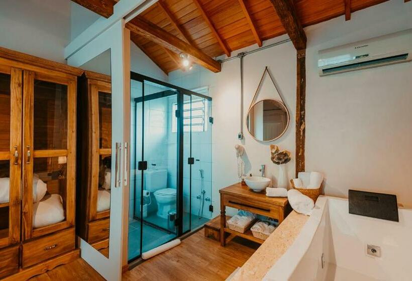 자쿠지 스위트, Petropolis