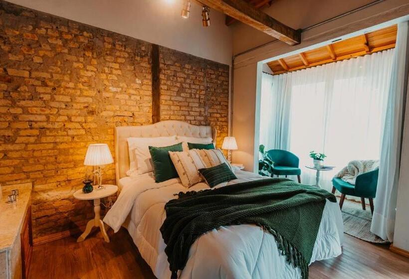 자쿠지 스위트, Petropolis