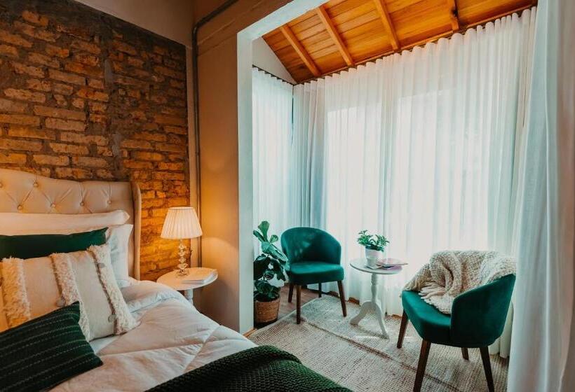 자쿠지 스위트, Petropolis