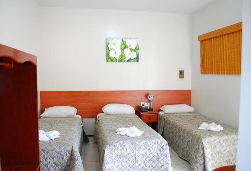 חדר משפחתי, Poyares