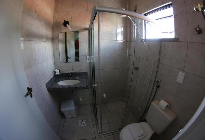 חדר משפחתי, Poyares