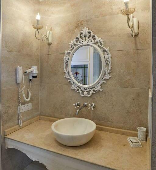 اتاق خانوادگی, Vinifera Ephesus