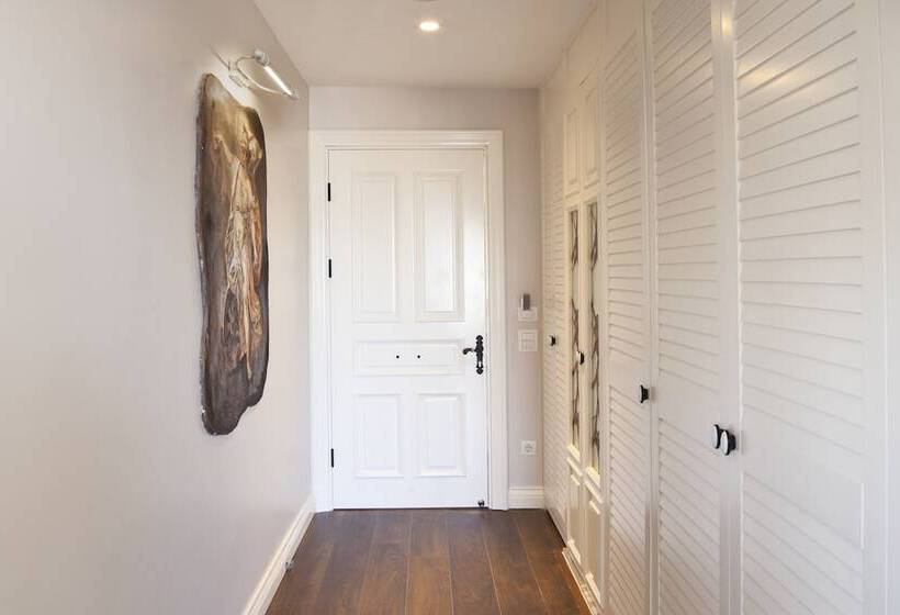 اتاق خانوادگی, Vinifera Ephesus