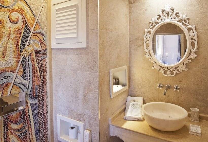 اتاق خانوادگی, Vinifera Ephesus