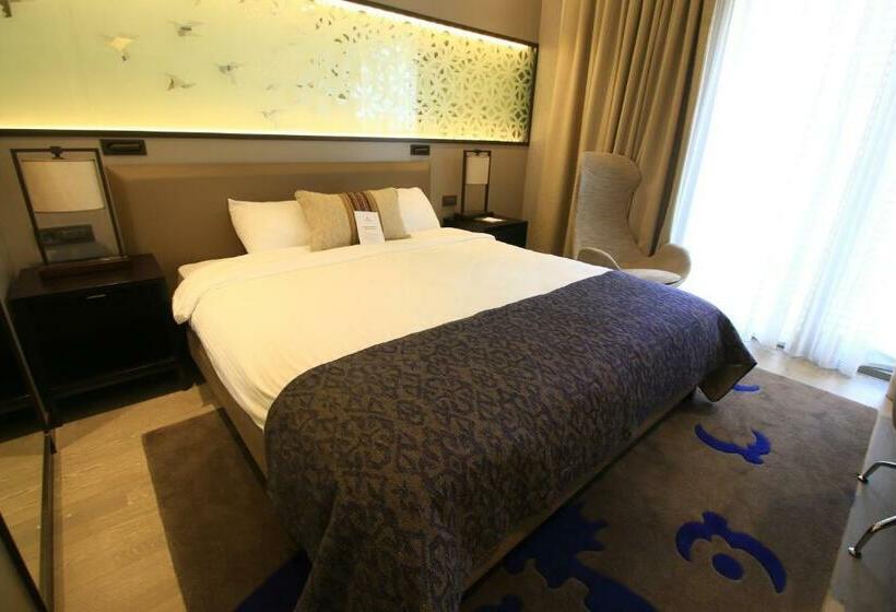 带大床的高级房间, Waxwing