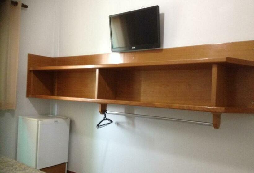 חדר סטנדרט לשלושה, Xapuri