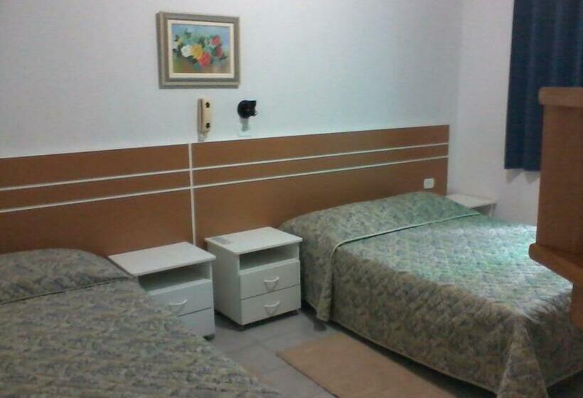 חדר סטנדרט לשלושה, Xapuri