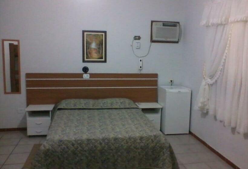 חדר סטנדרט לשלושה, Xapuri