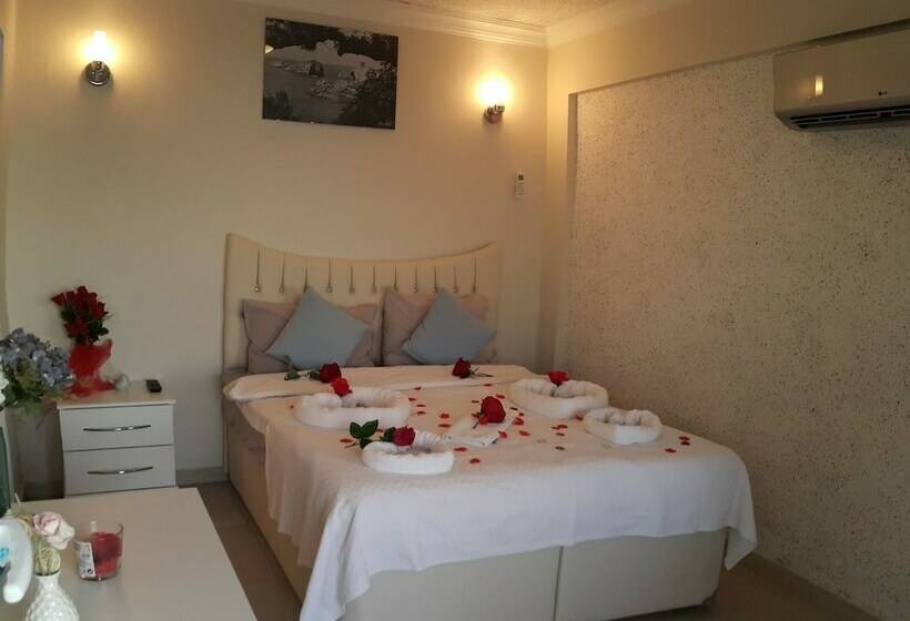 غرفة قياسية مطلّة علي البحر مزوَّدة بشُرفة, Yasemin Suite