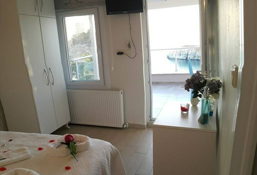 غرفة قياسية مطلّة علي البحر مزوَّدة بشُرفة, Yasemin Suite