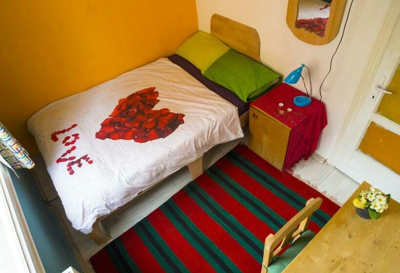 اتاق استاندارد با سرویس بهداشتی مشترک, Shantihome