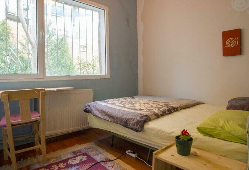 اتاق استاندارد با سرویس بهداشتی مشترک, Shantihome