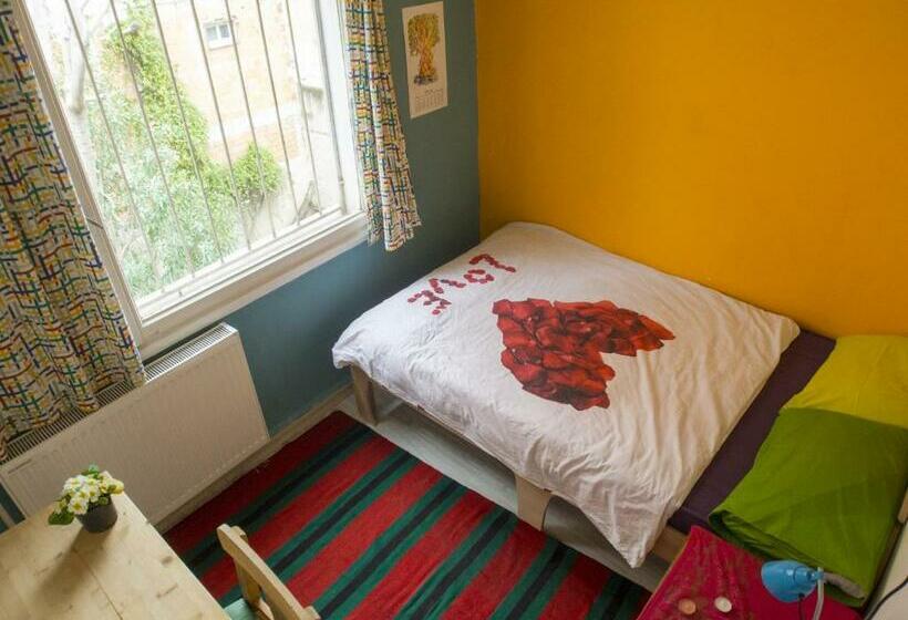 اتاق استاندارد با سرویس بهداشتی مشترک, Shantihome