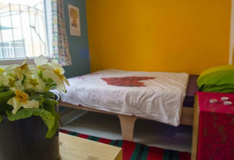 اتاق استاندارد با سرویس بهداشتی مشترک, Shantihome