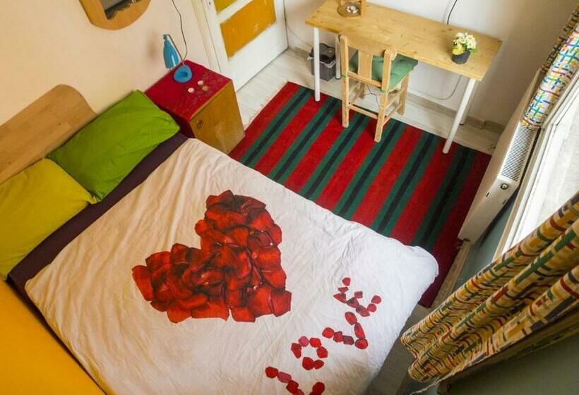 اتاق استاندارد با سرویس بهداشتی مشترک, Shantihome