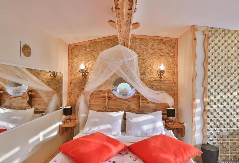 سوییت لوکس, Mints Hotel Adult Only