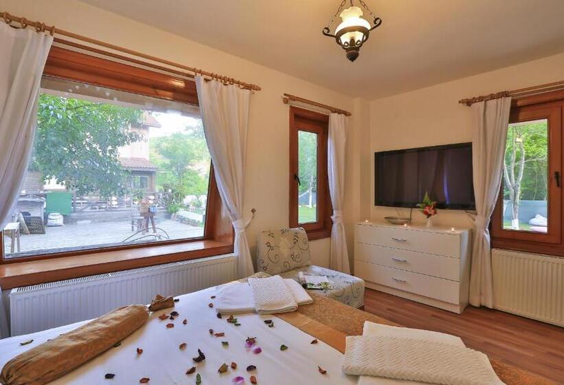 اتاق استاندارد سه نفره, Mints Hotel Adult Only