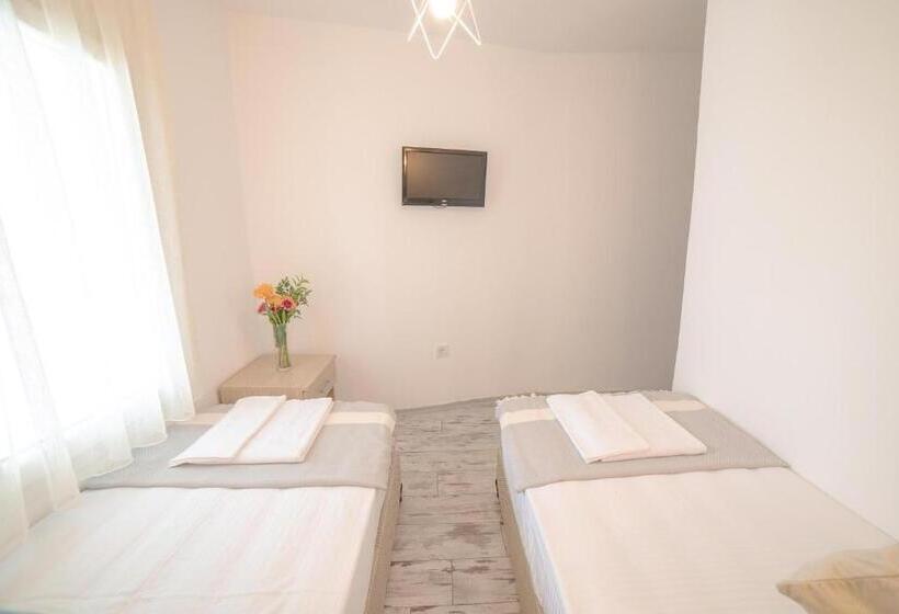 סוויטת דלוקס נוף לים, Madda