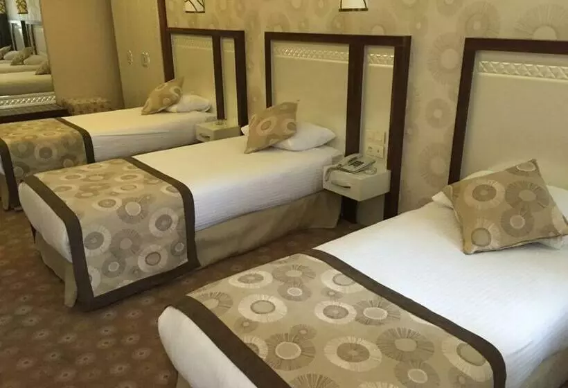 スタンダードトリプルルーム, Cenas Otel