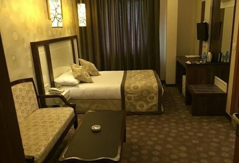 Номер Стандарт, Cenas Otel