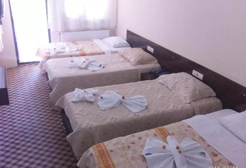 Neljän hengen Economy-huone jaetulla kylpyhuoneella, Anatolia