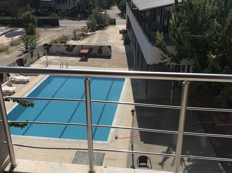 اتاق استاندارد چهار تخته, Anatolia