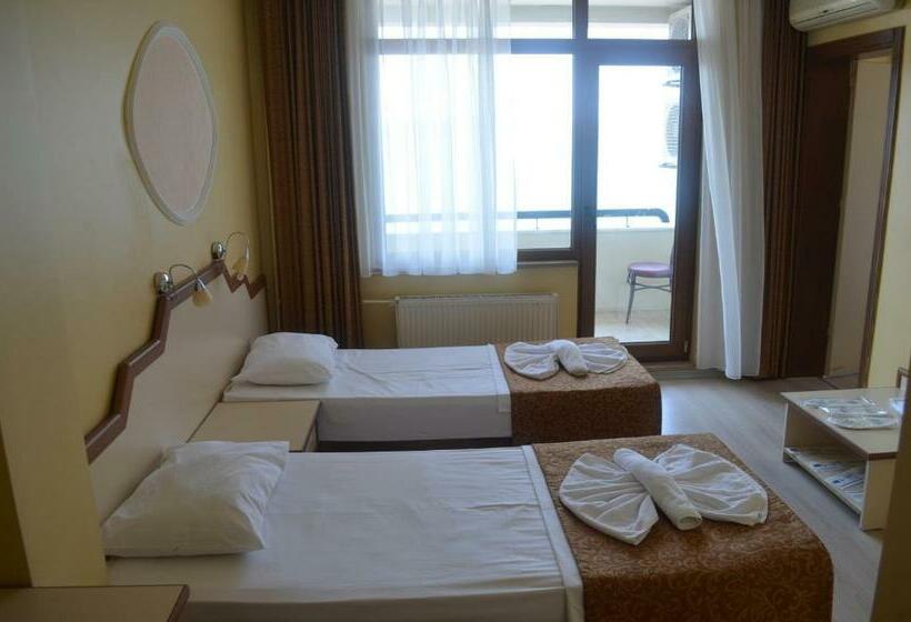 اتاق استاندارد سه نفره, Ayvalık Palas