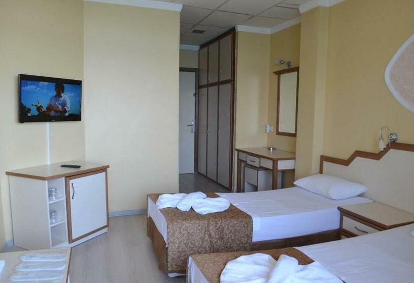 اتاق استاندارد سه نفره, Ayvalık Palas