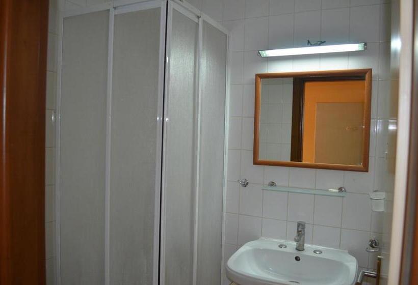 اتاق استاندارد یک نفره, Ayvalık Palas