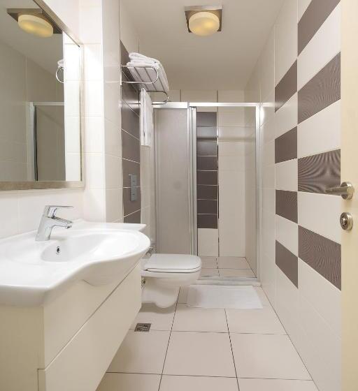 스탠다드 트리플 룸, Baykara