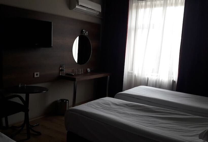 스탠다드 트리플 룸, Baykara