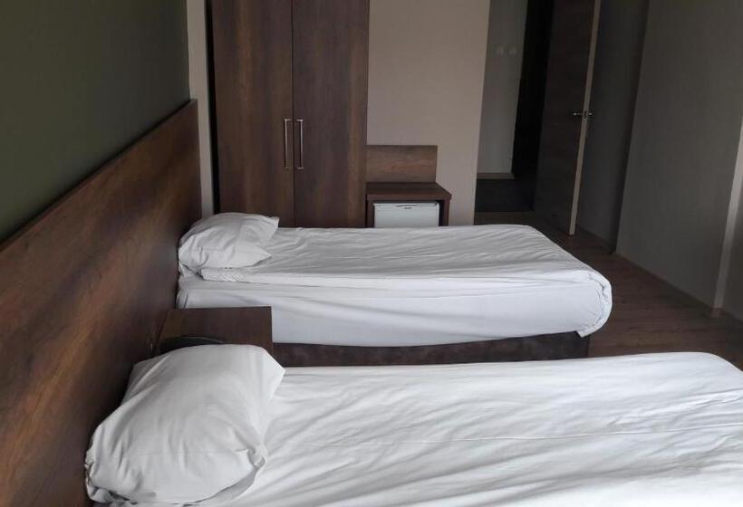 스탠다드 트리플 룸, Baykara