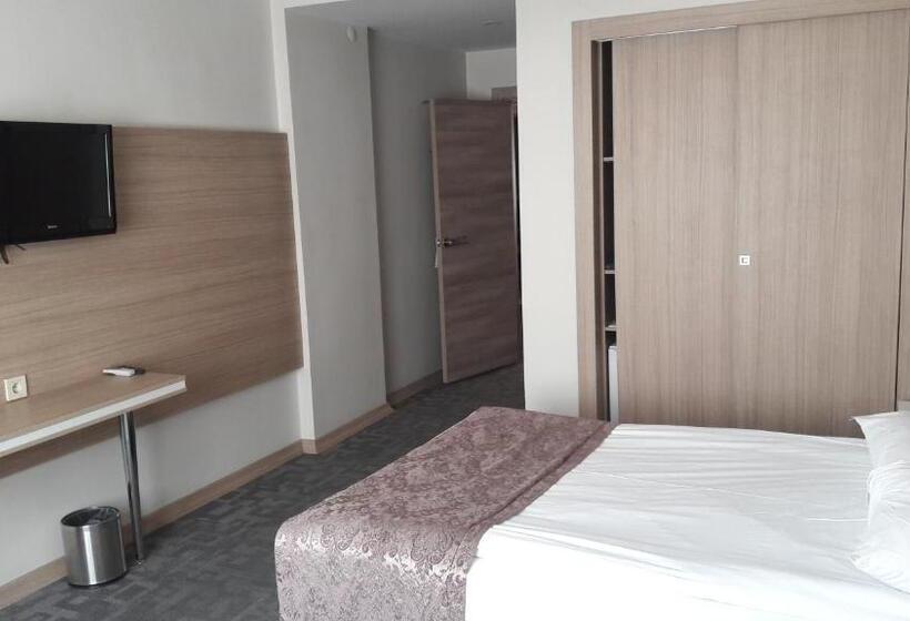 스탠다드 트리플 룸, Baykara