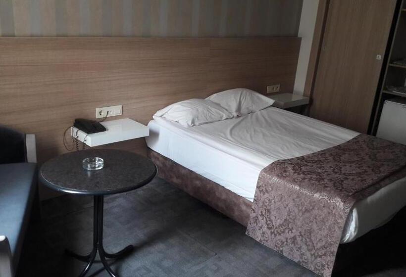 스탠다드 트리플 룸, Baykara