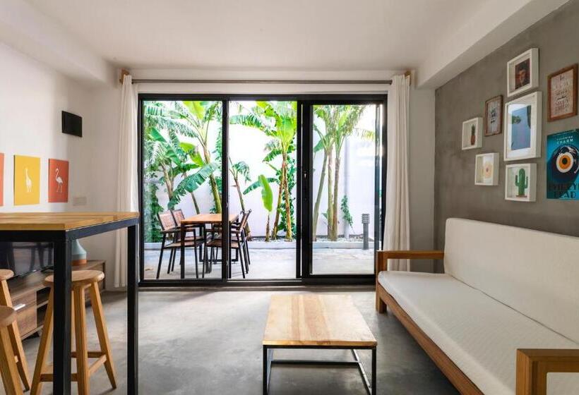 １階の１ベッドルームアパートメント, Daphnis