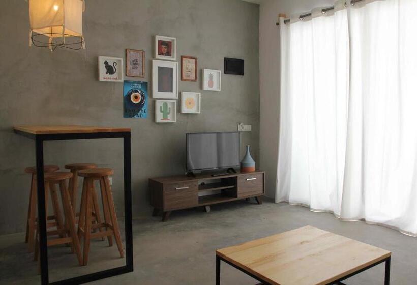 １階の１ベッドルームアパートメント, Daphnis