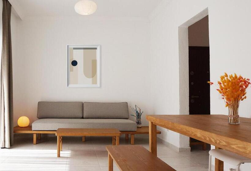 庭の見える１ベッドルームアパートメント, Daphnis