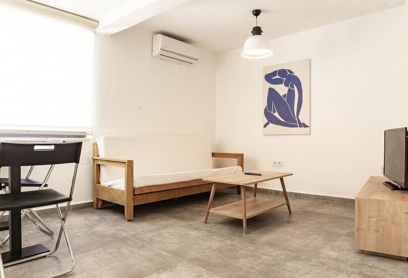 Family Suite, Daphnis