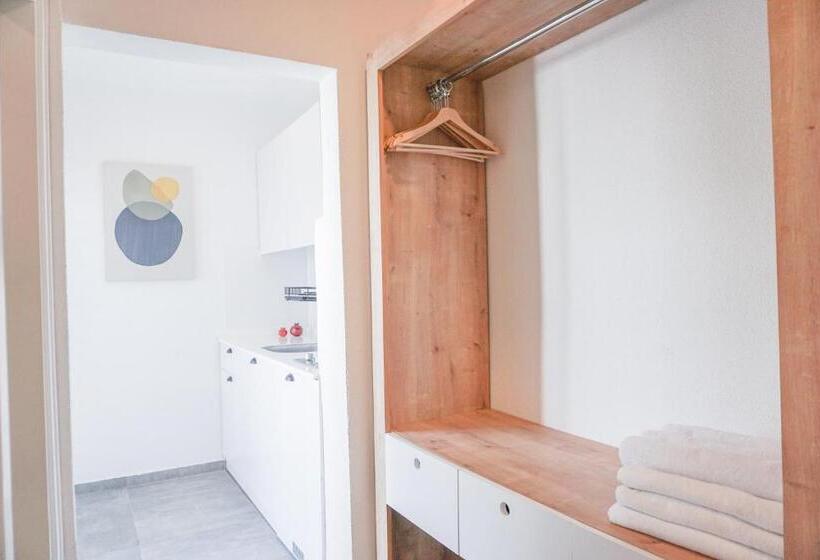 バルコニー付きスタンダードステューディオ, Daphnis