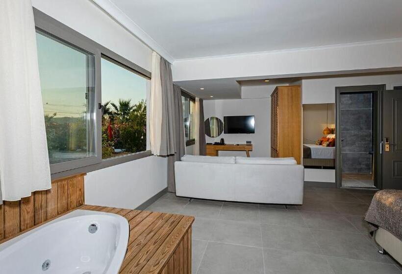 מיטת קינג בסוויטה, Yalıpark Beach