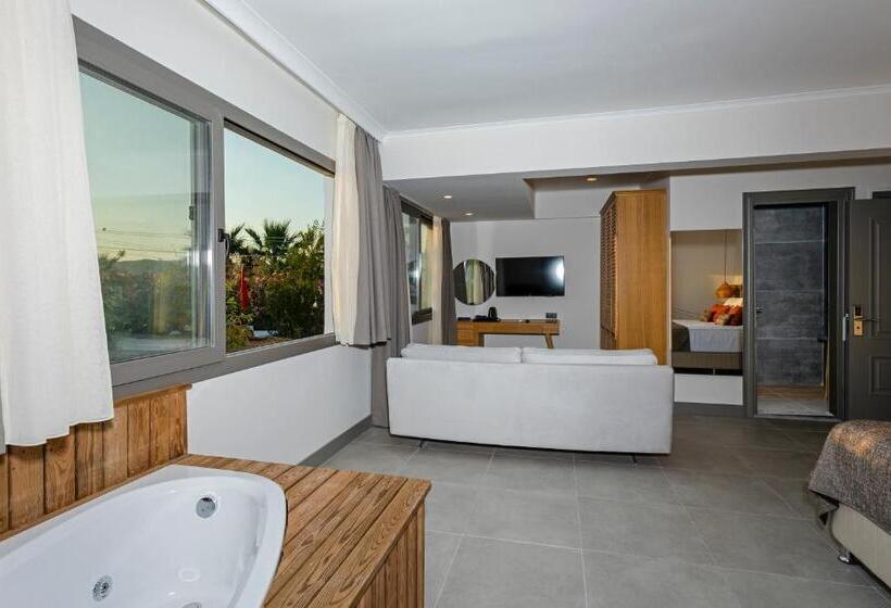 מיטת קינג בסוויטה, Yalıpark Beach