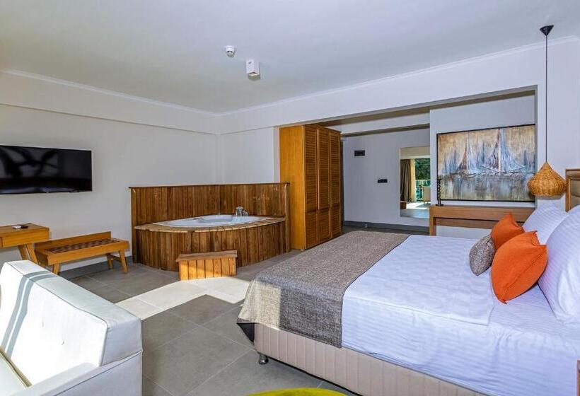 סוויטה נשיאותית, Yalıpark Beach