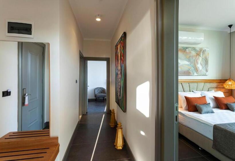 סוויטה אקזקיוטיב, Yalıpark Beach